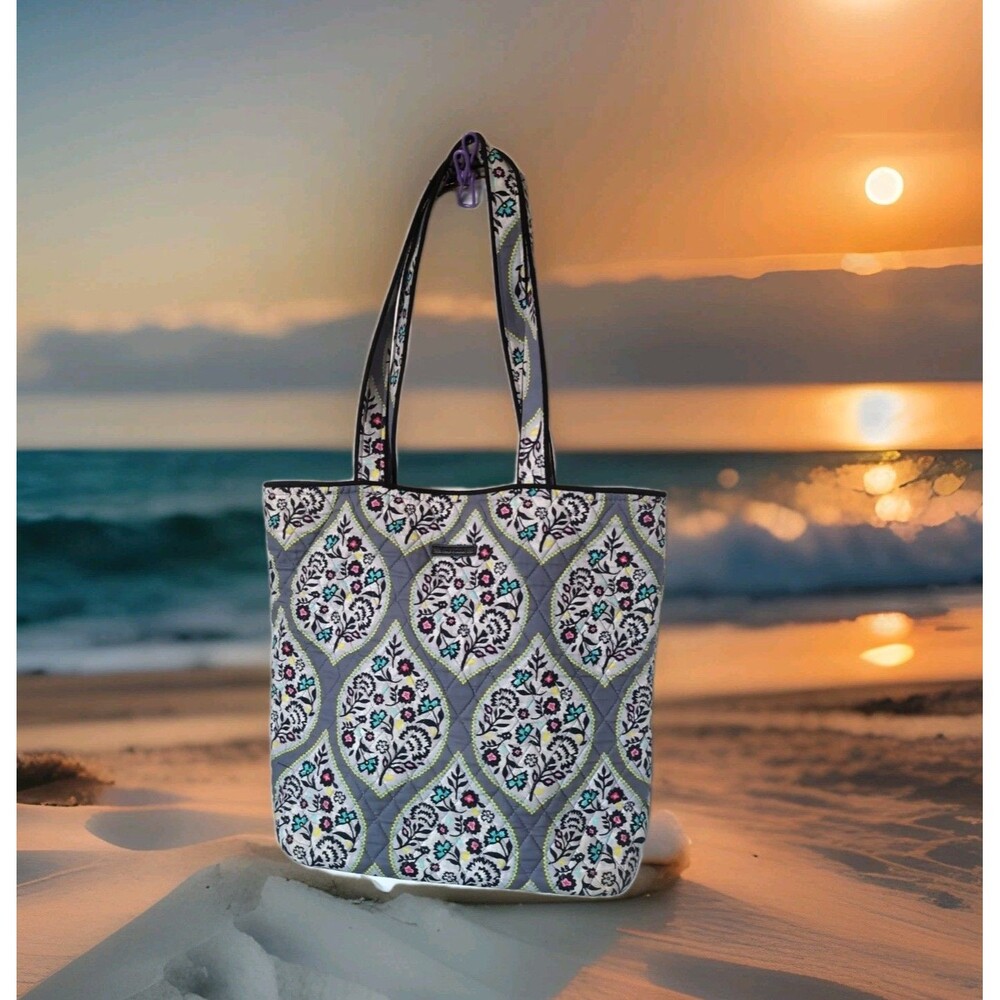 VERA BRADLEY TOTE BAG BEACH SOCCER PICNIC GRAY FLORAL 12x12x4.5 EUC